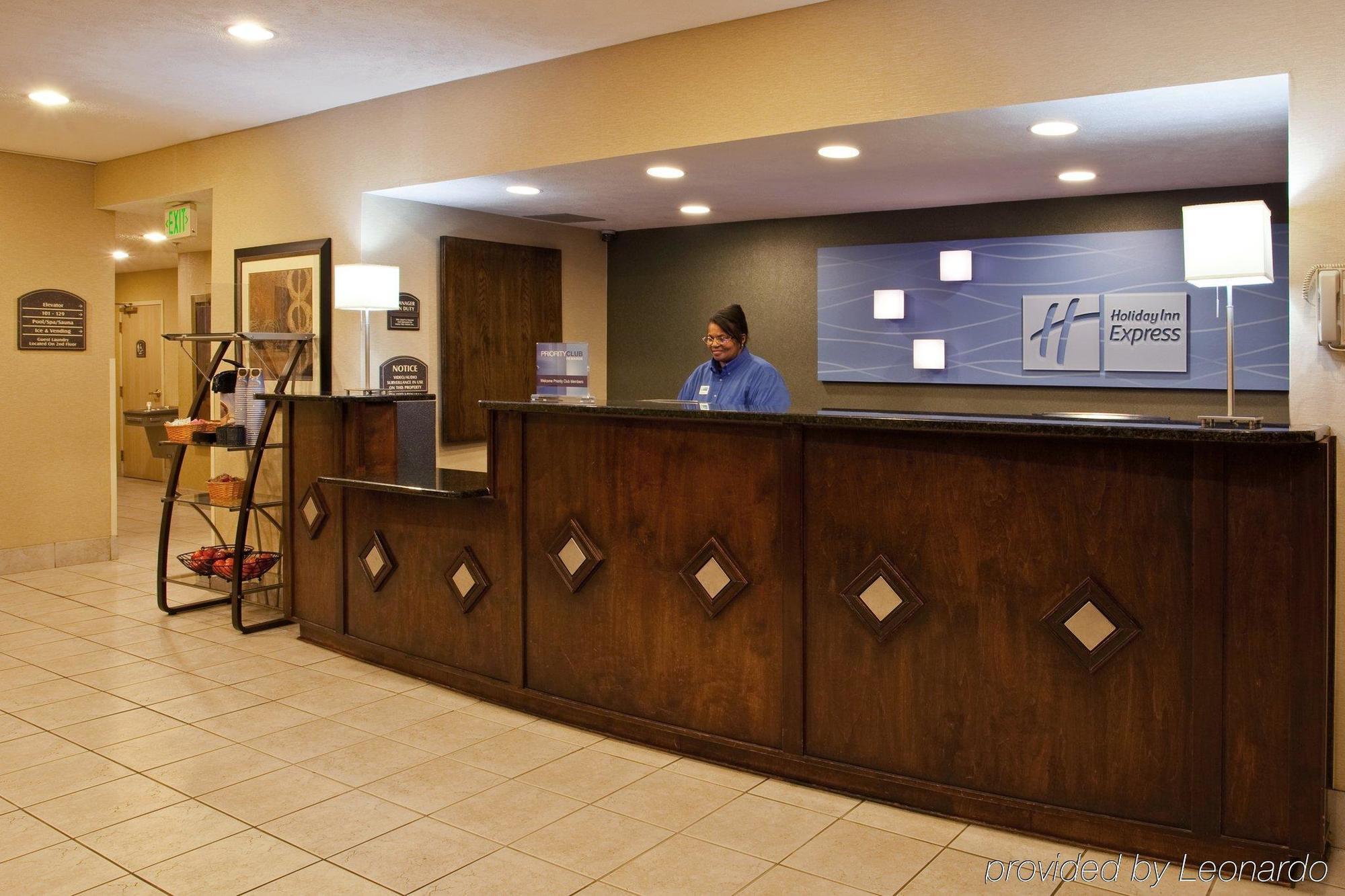 Quality Inn & Suites Oakwood Village - Cleveland South Exterior foto
