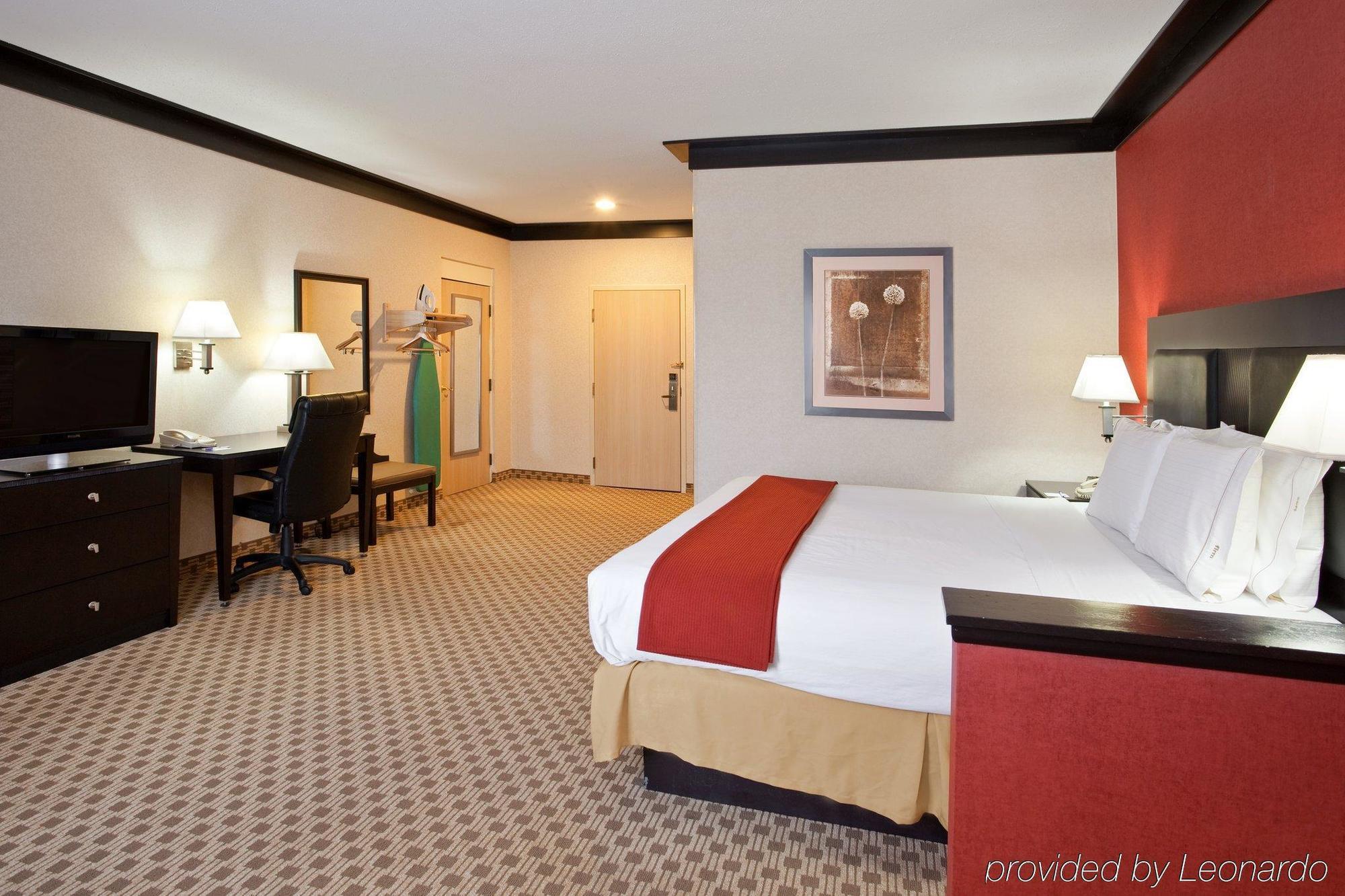 Quality Inn & Suites Oakwood Village - Cleveland South Quarto foto