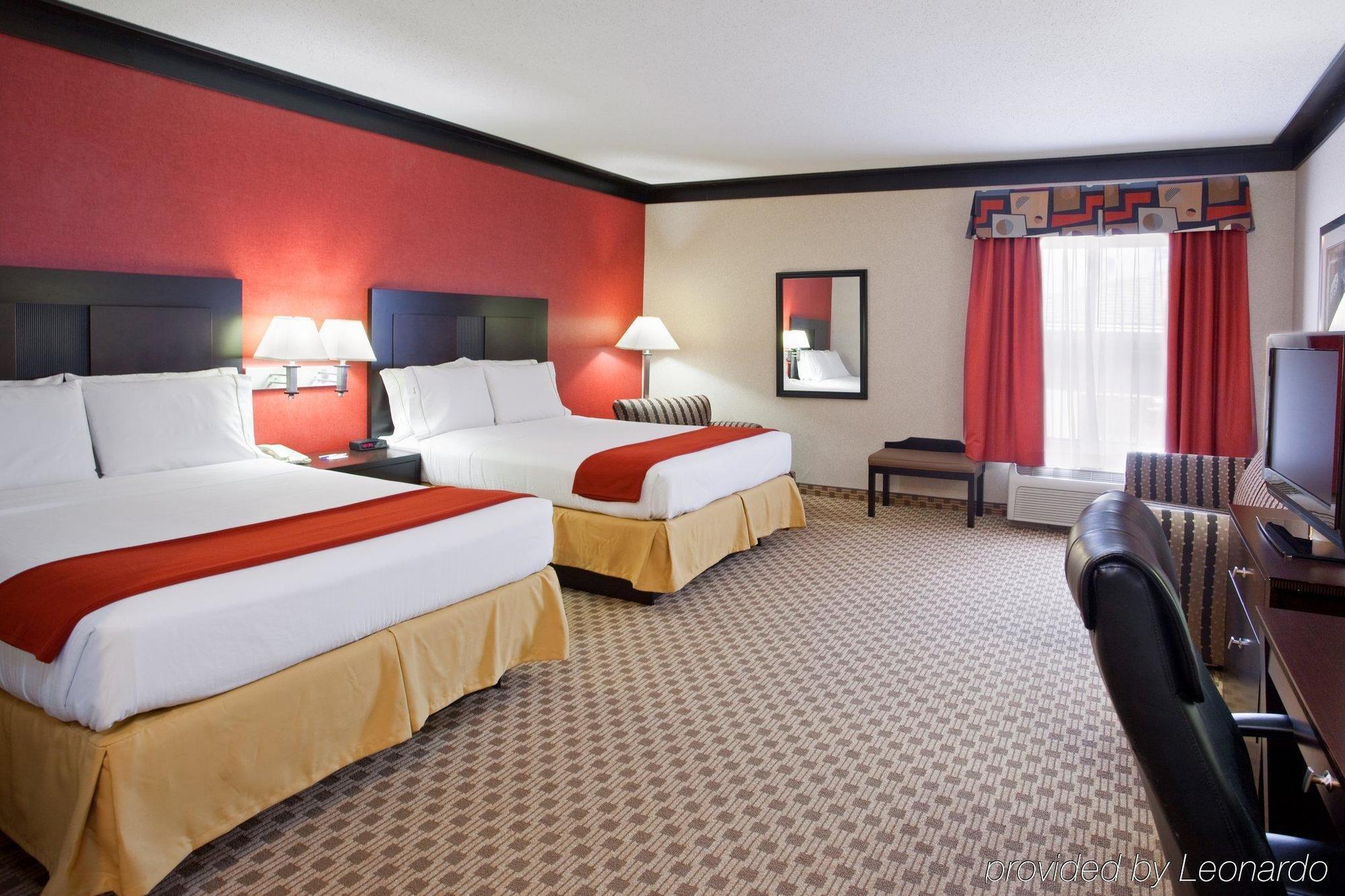 Quality Inn & Suites Oakwood Village - Cleveland South Quarto foto