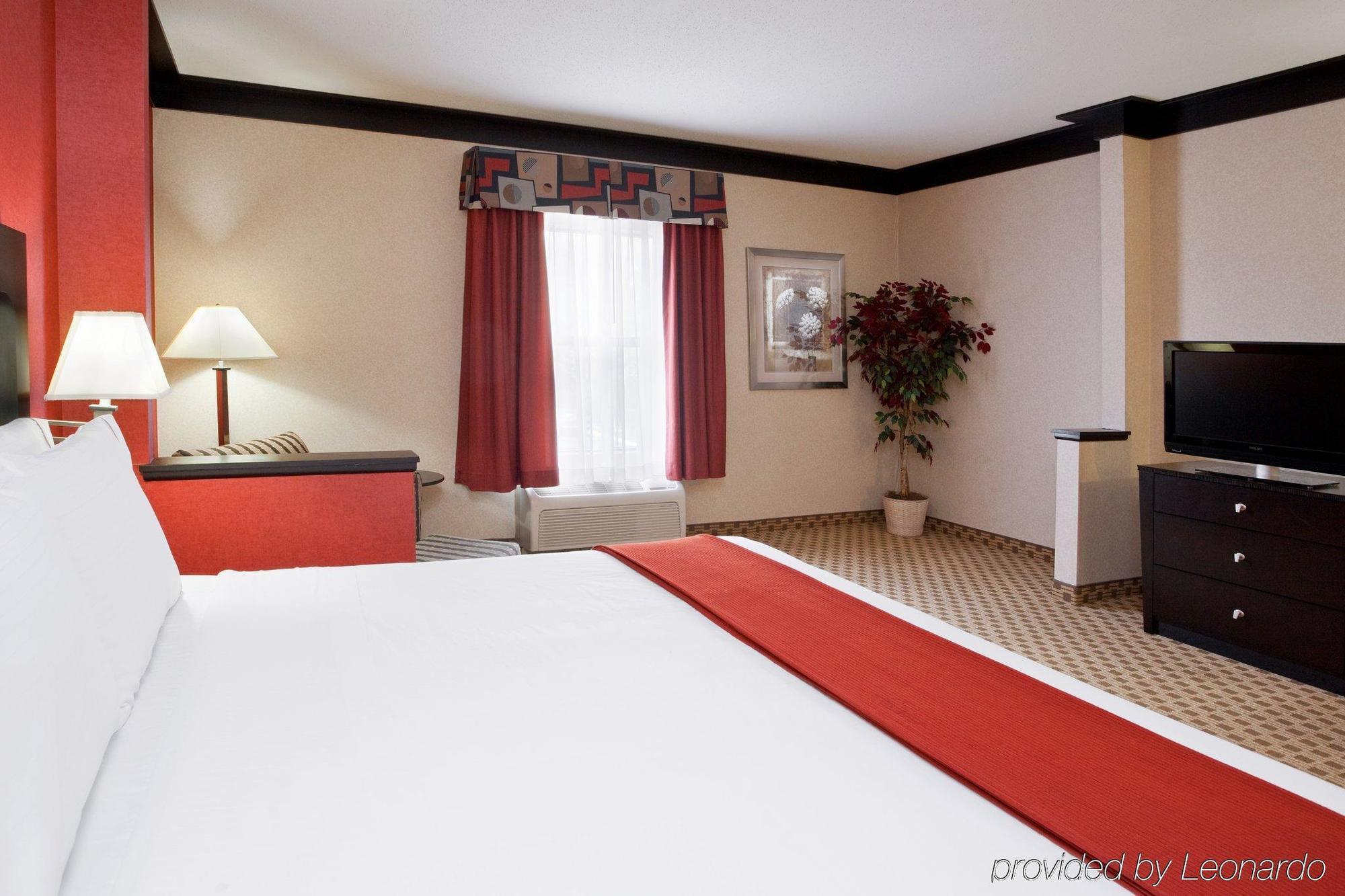 Quality Inn & Suites Oakwood Village - Cleveland South Quarto foto