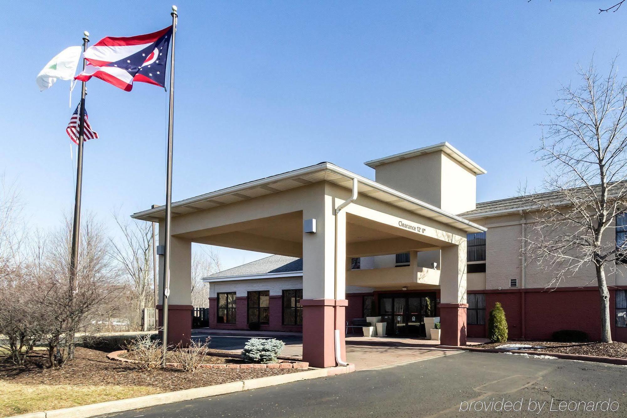 Quality Inn & Suites Oakwood Village - Cleveland South Exterior foto