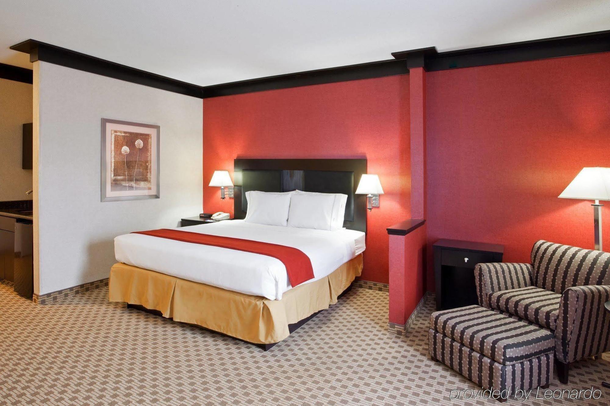 Quality Inn & Suites Oakwood Village - Cleveland South Quarto foto