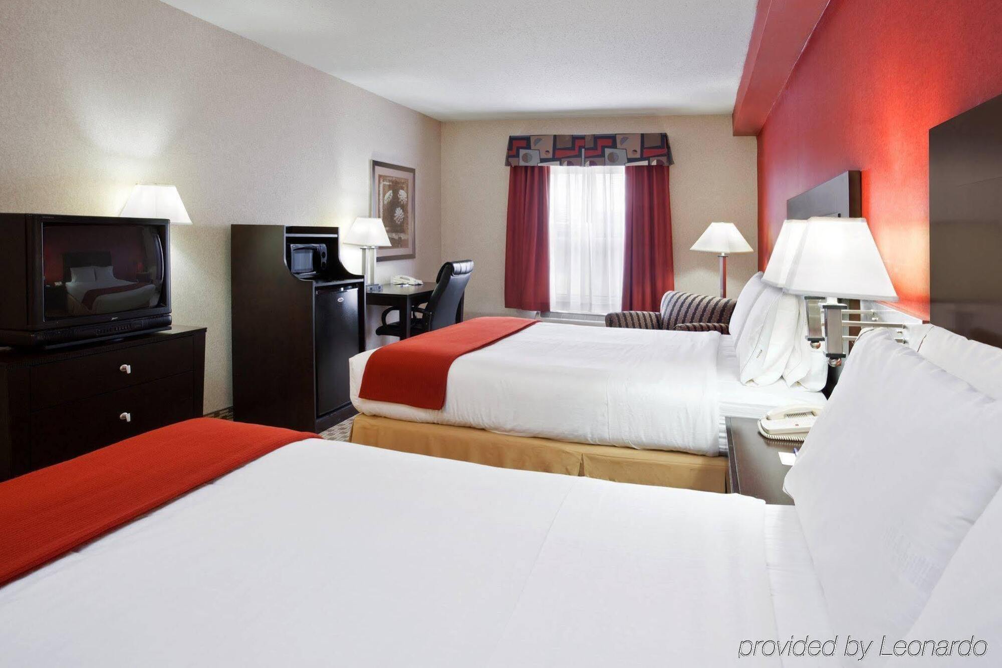 Quality Inn & Suites Oakwood Village - Cleveland South Exterior foto